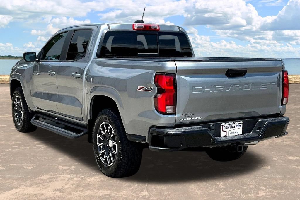 Used 2025 Chevrolet Colorado Z71 w/ Technology Package AWD/4WD image 5