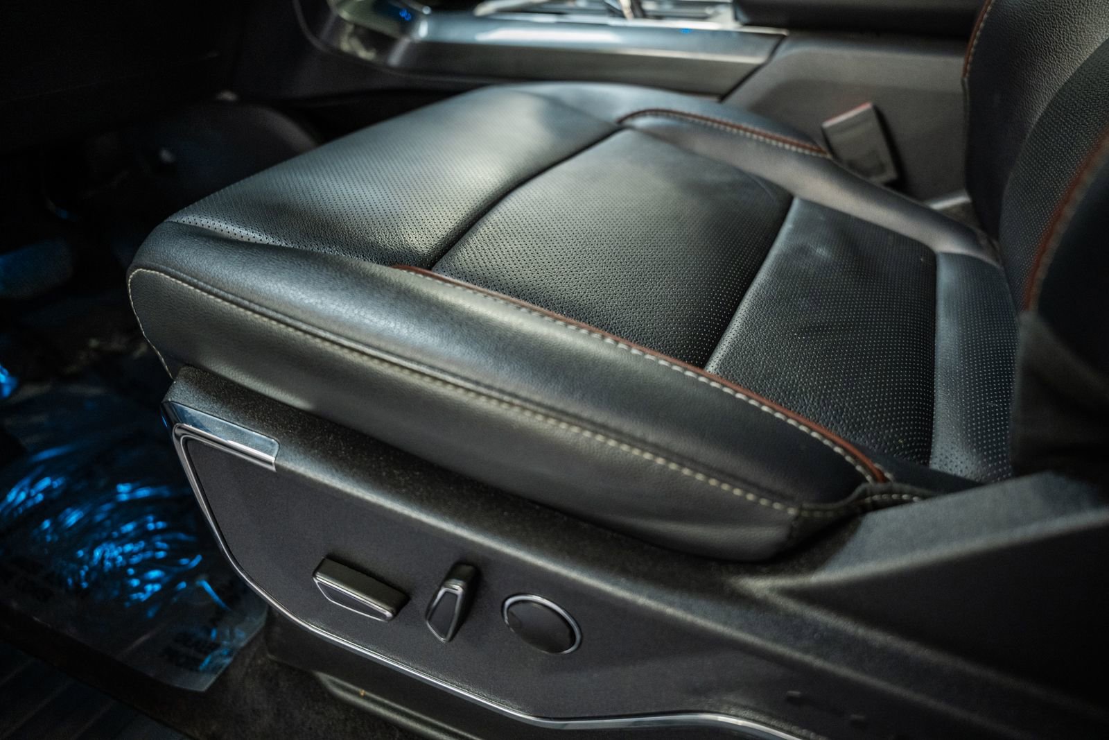 Certified 2023 Ford F150 Lariat w/ Equipment Group 502A High image 46