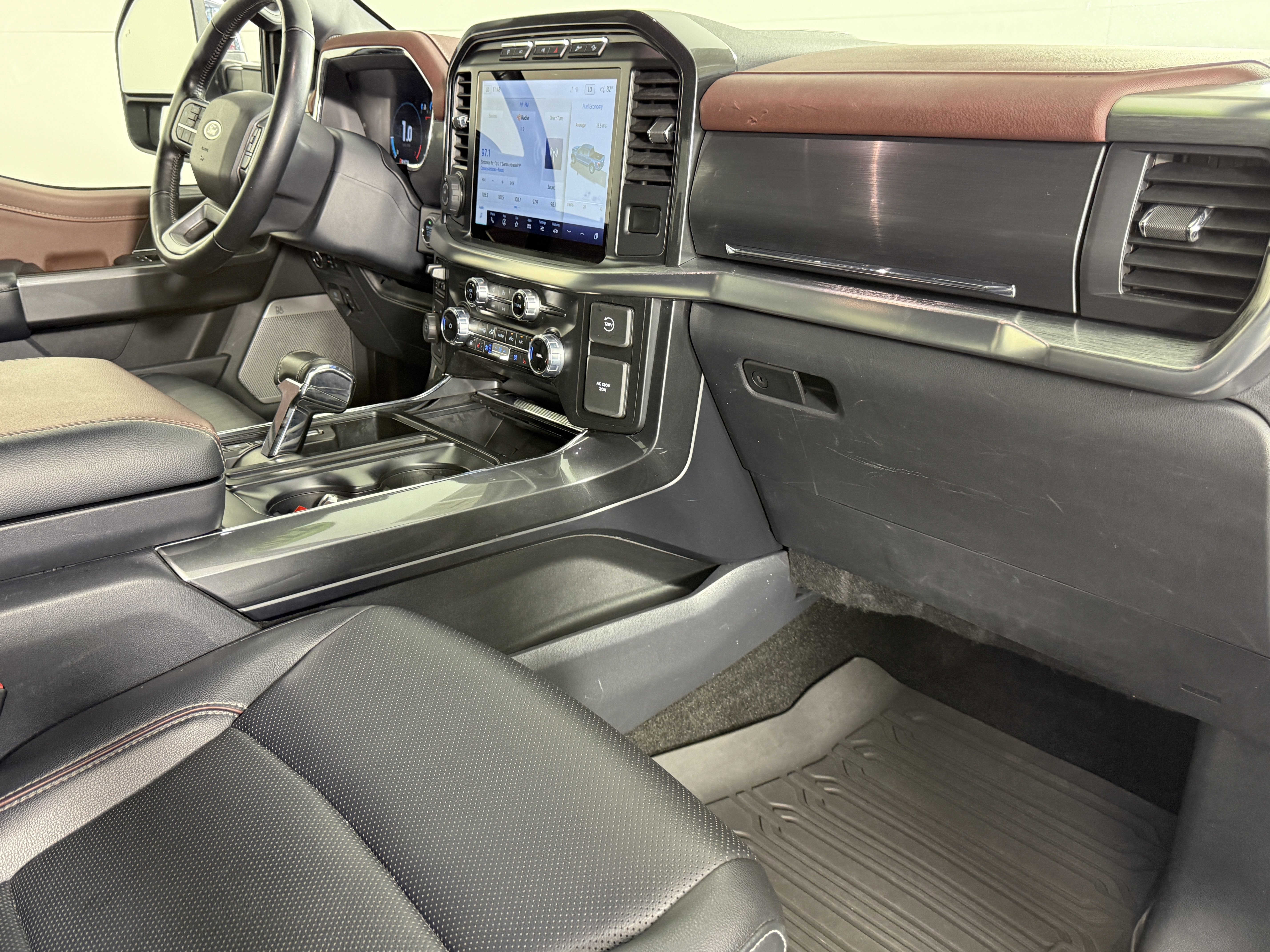 Certified 2022 Ford F150 Lariat w/ Equipment Group 502A High image 9