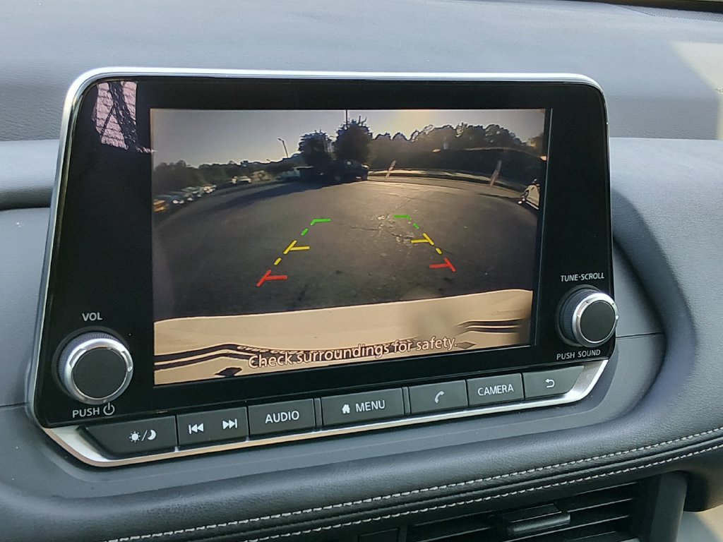 Used 2025 Nissan Rogue S FWD image 19
