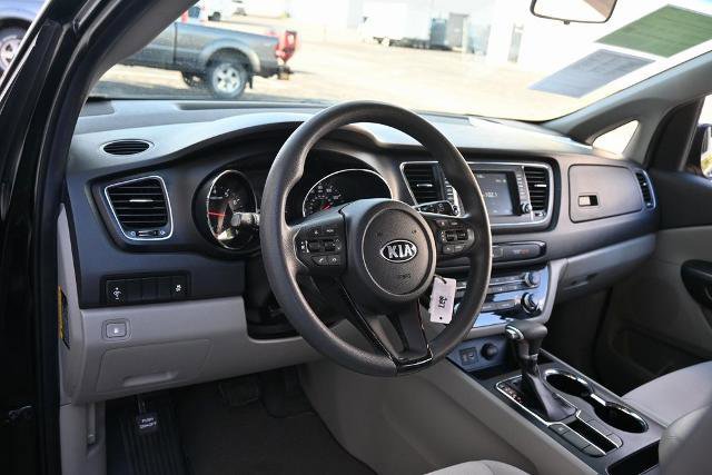 Used 2021 Kia Sedona LX image 17
