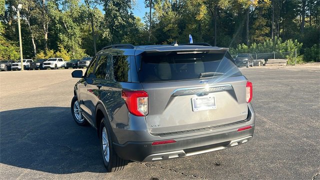 Certified 2024 Ford Explorer XLT w/ Equipment Group 202A image 3