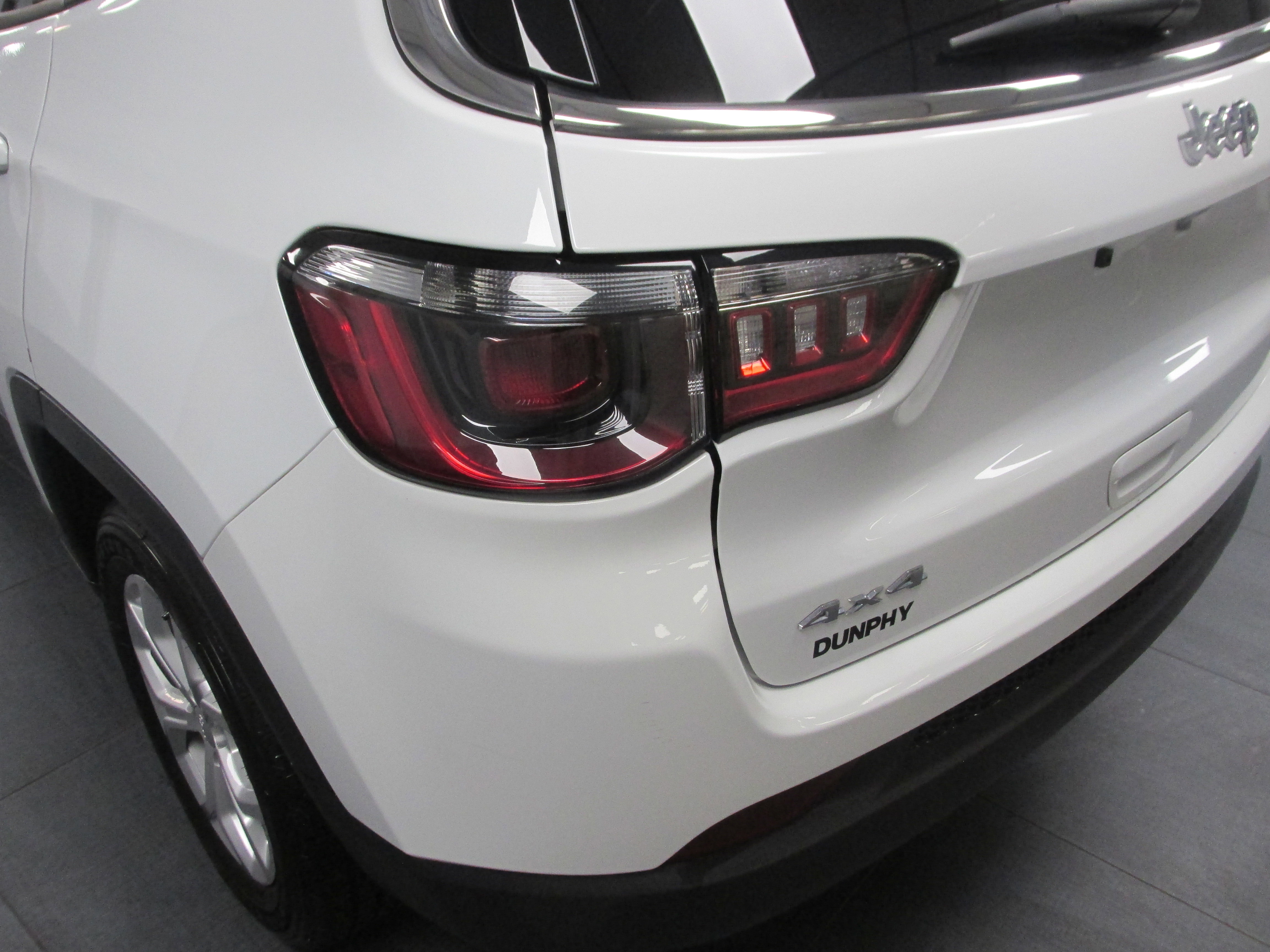 Used 2024 Jeep Compass Latitude image 12