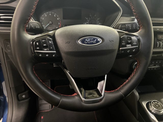 Certified 2022 Ford Escape SEL w/ SEL Stealth AWD Package image 9
