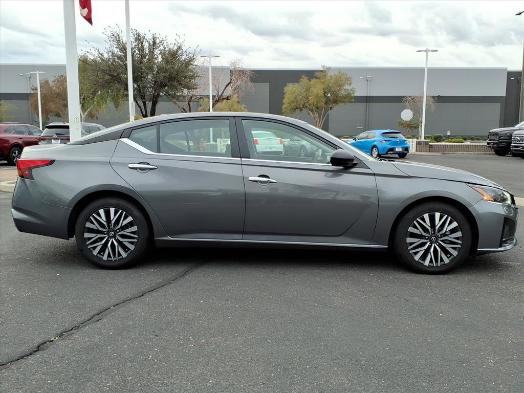 Used 2024 Nissan Altima 2.5 SV image 6