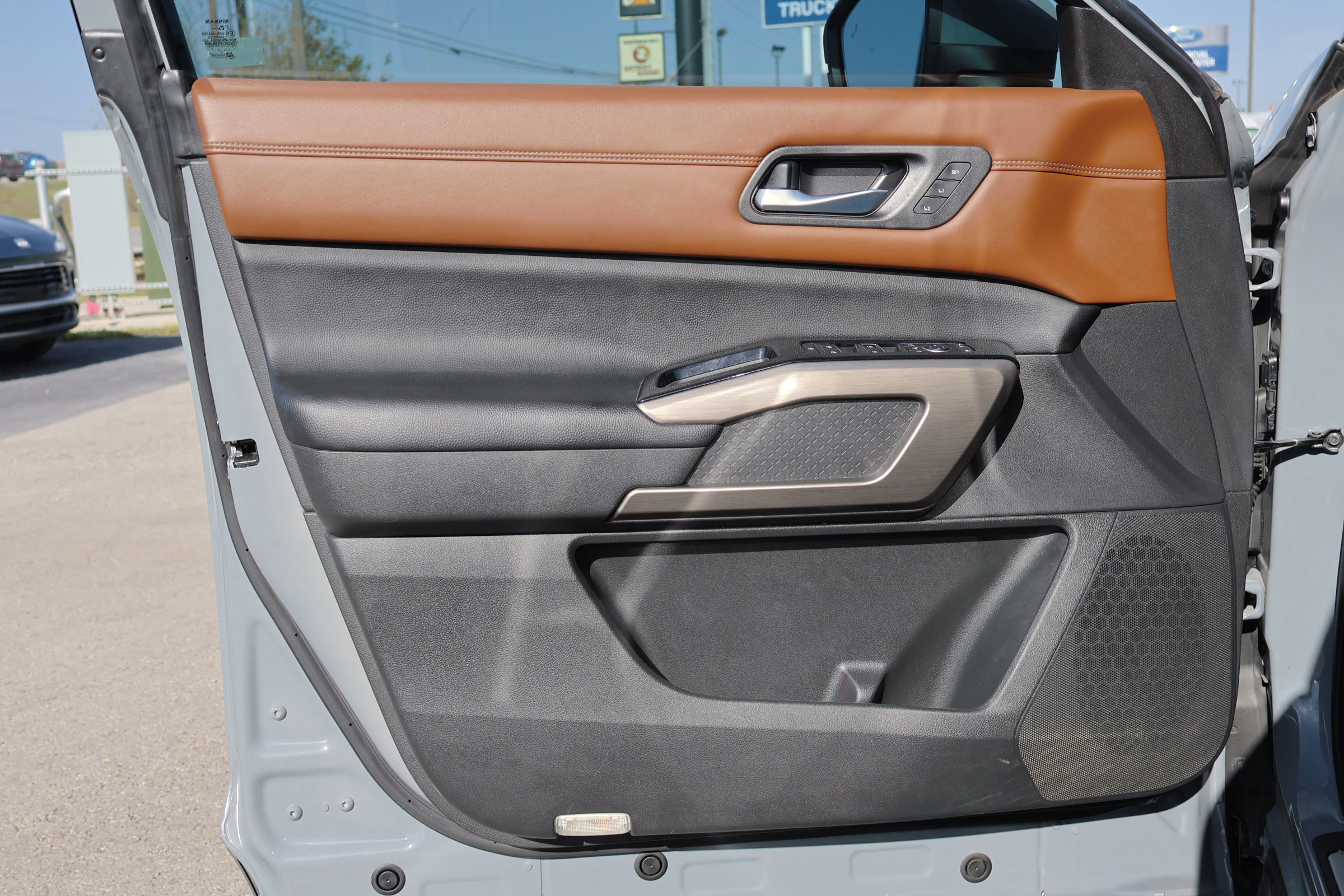 Used 2022 Nissan Pathfinder Platinum w/ Cargo Package image 13