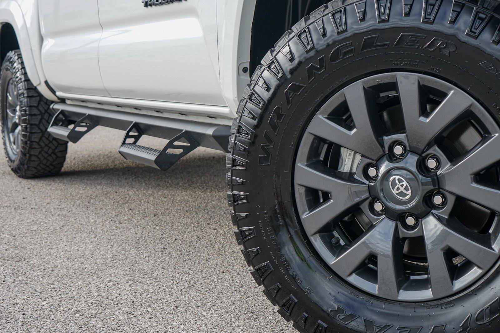 Used 2023 Toyota Tacoma SR5 RWD image 2
