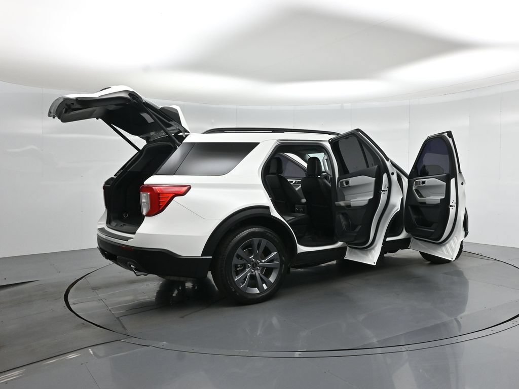 Certified 2023 Ford Explorer XLT w/ Equipment Group 202A RWD image 5