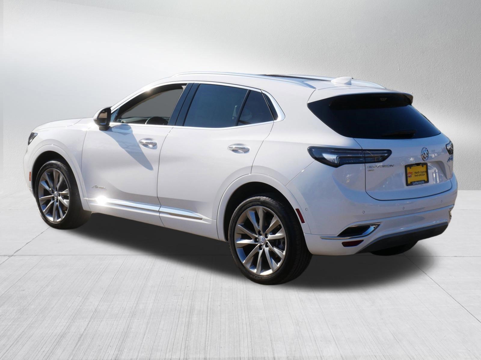 Used 2022 Buick Envision Avenir w/ Technology Package II image 3