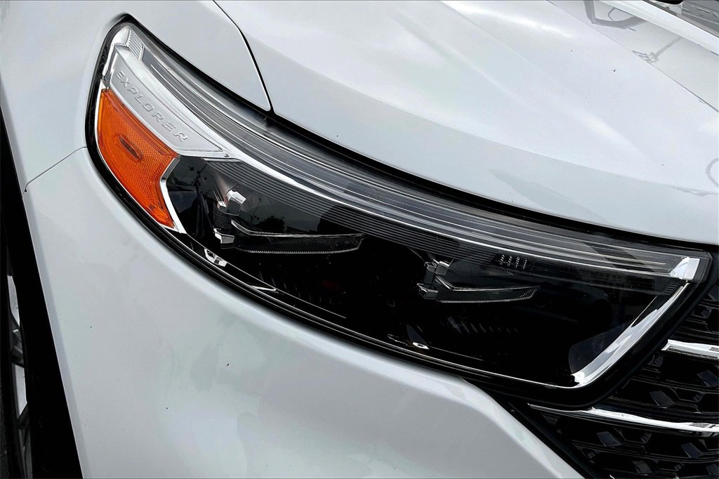 Certified 2020 Ford Explorer XLT w/ Equipment Group 202A image 28