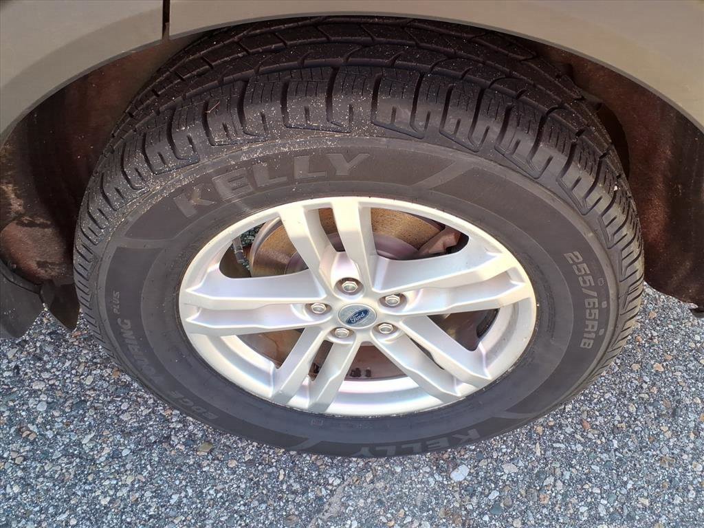 Certified 2020 Ford Explorer XLT w/ Equipment Group 202A image 9