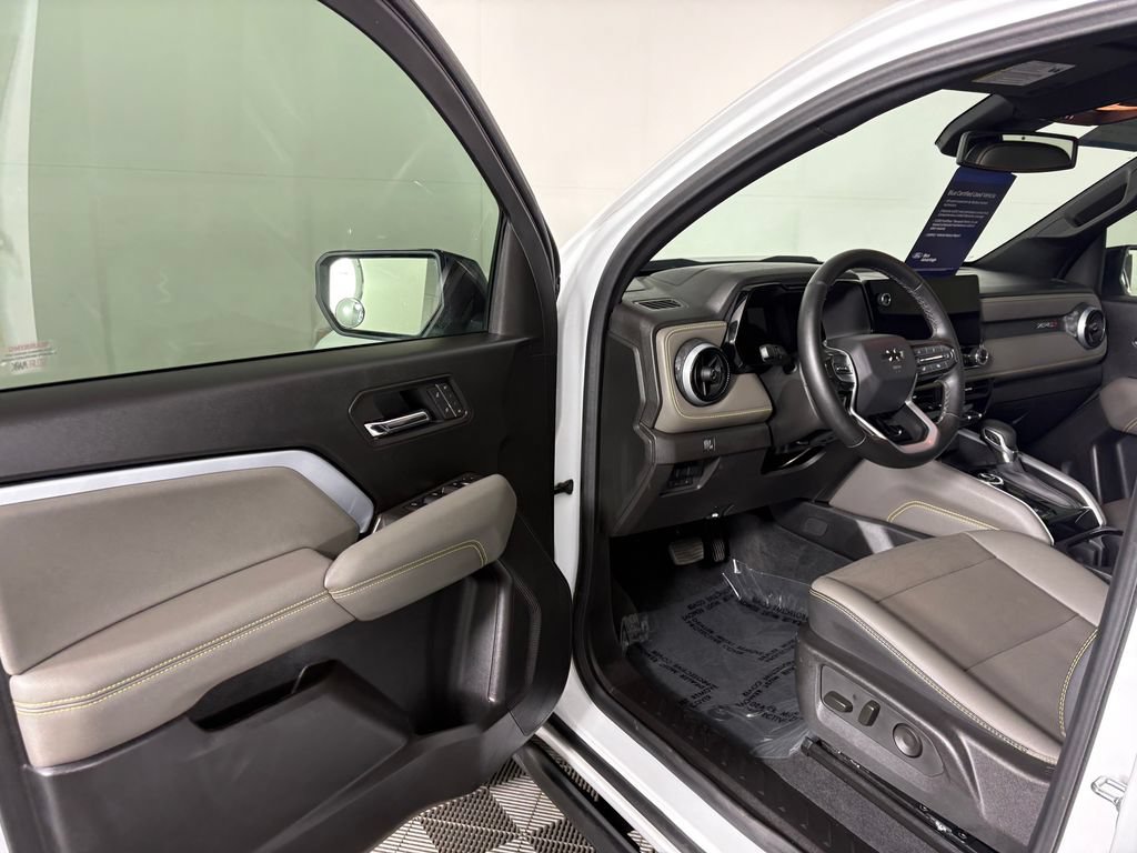 Used 2025 Chevrolet Colorado ZR2 w/ Technology Package AWD/4WD image 12