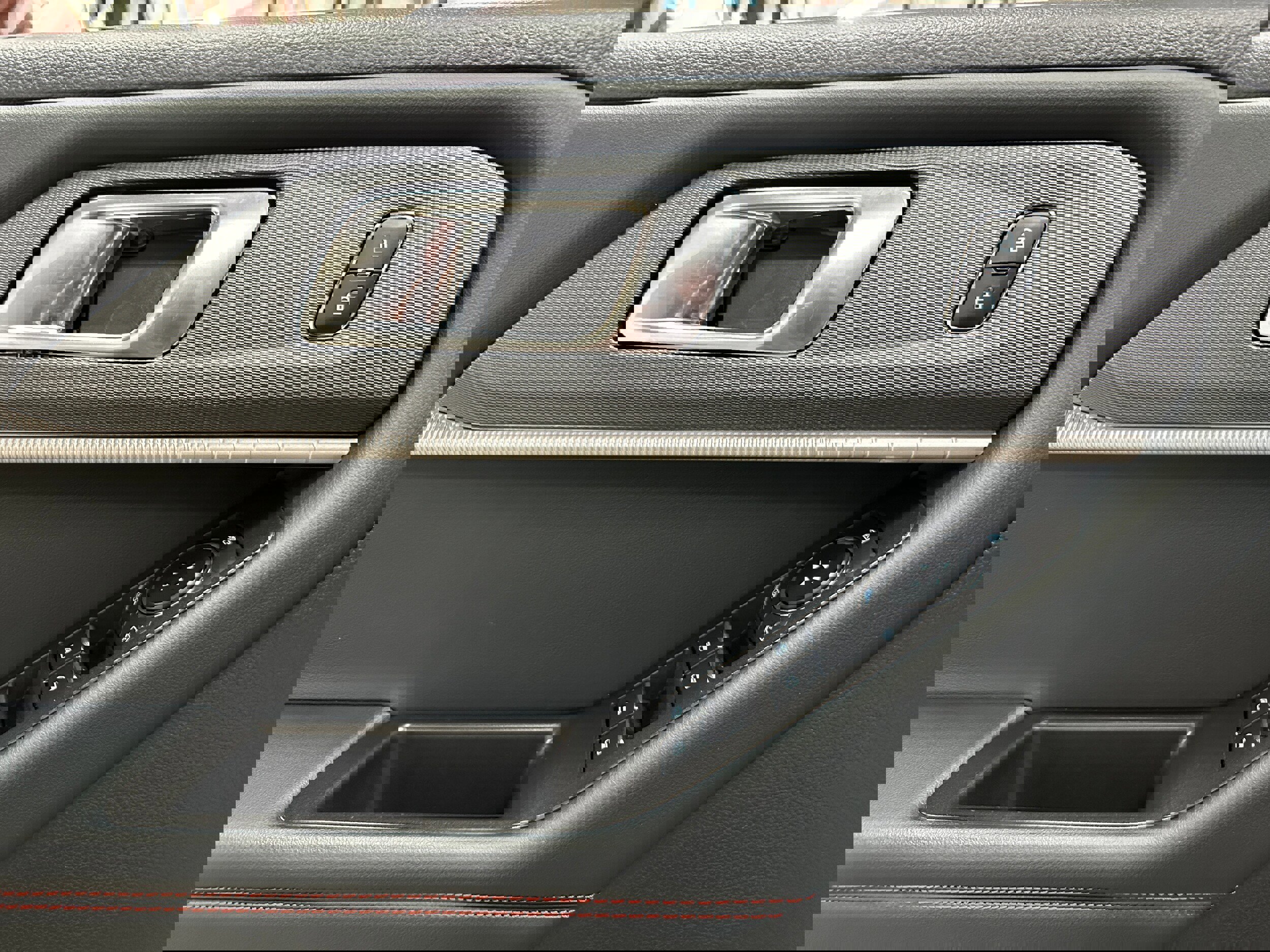 Certified 2025 Ford Explorer ST-Line image 15