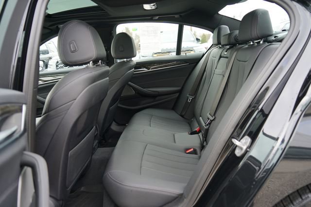 Used 2023 BMW 530e xDrive w/ Premium Package image 8