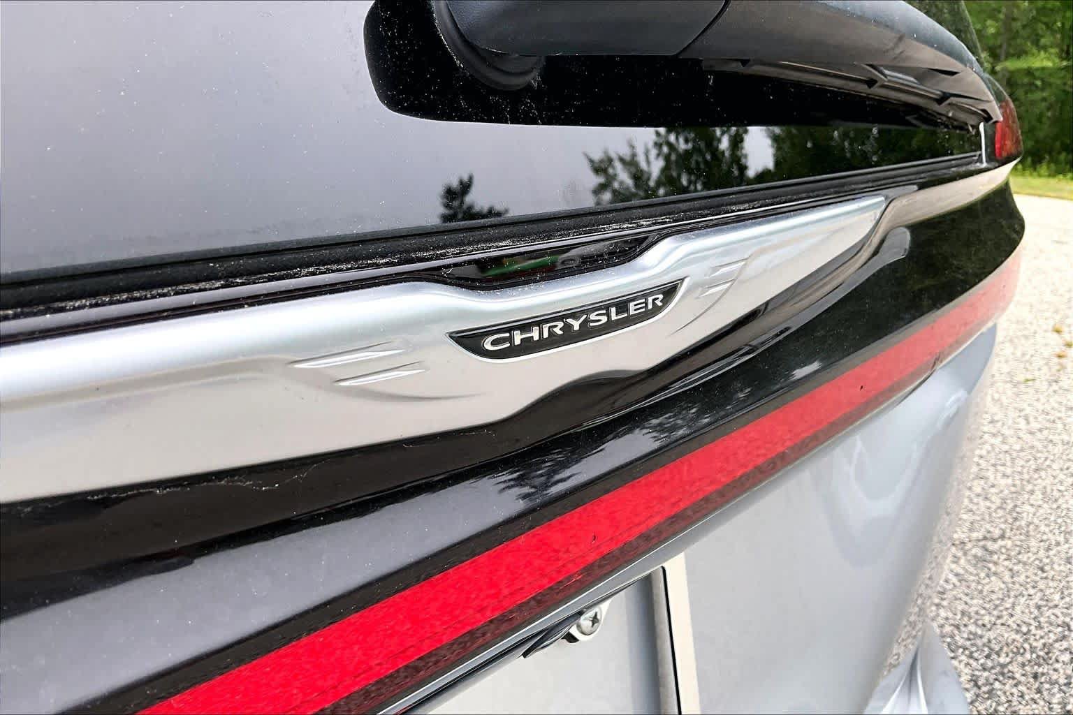 Used 2023 Chrysler Pacifica Touring-L FWD image 33