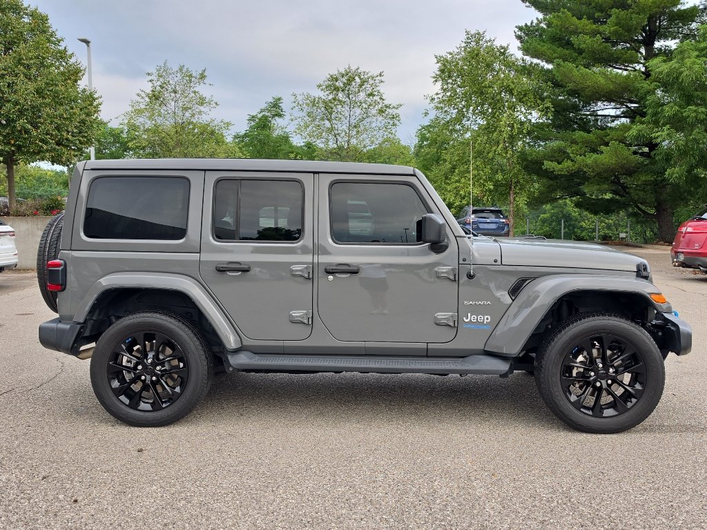 Used 2022 Jeep Wrangler Unlimited Sahara w/ Cold Weather Group AWD/4WD image 8