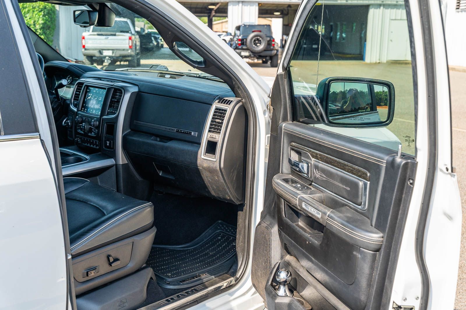 Used 2018 RAM 2500 Limited AWD/4WD image 12