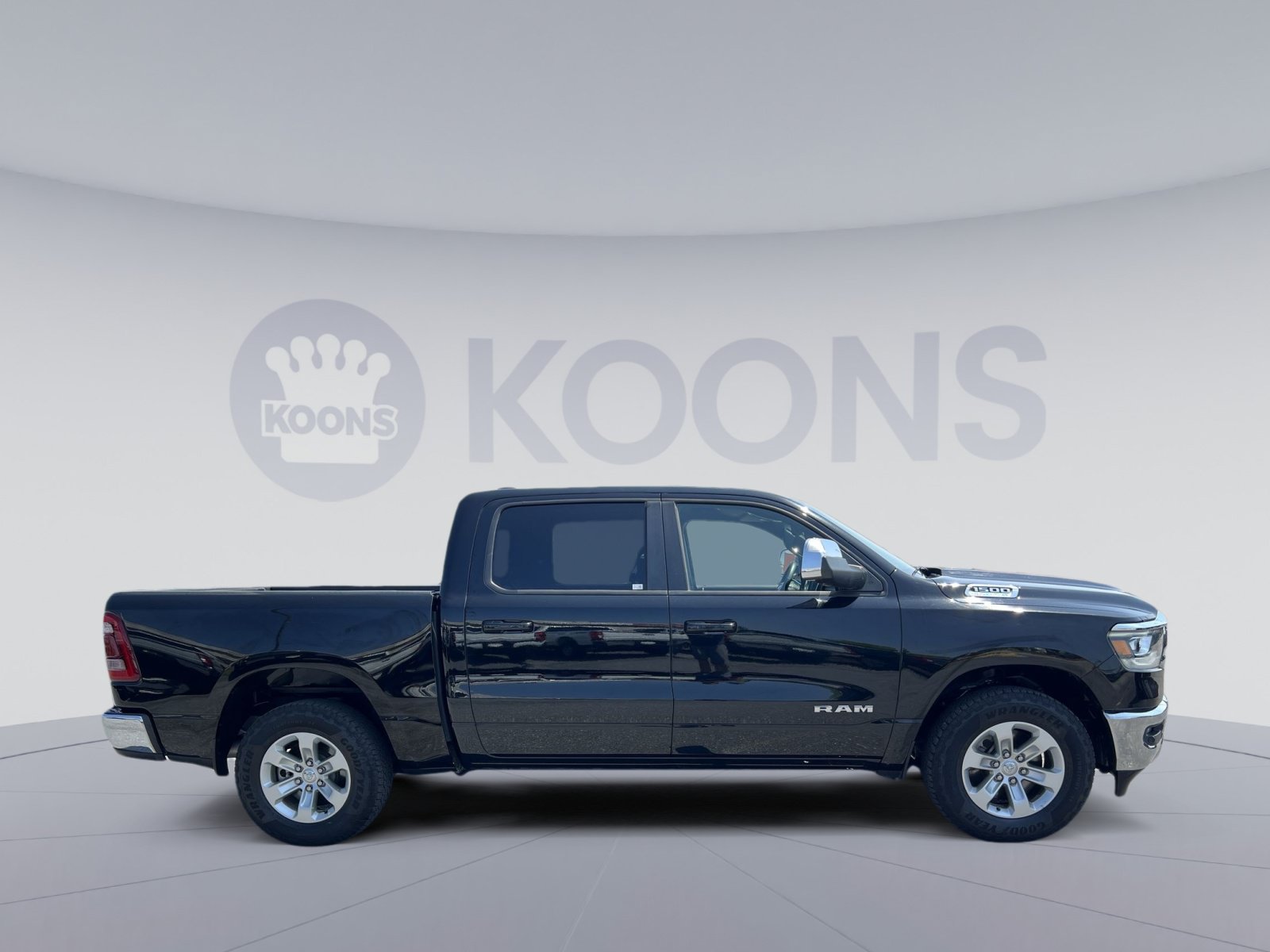 Used 2024 RAM 1500 Laramie AWD/4WD image 8