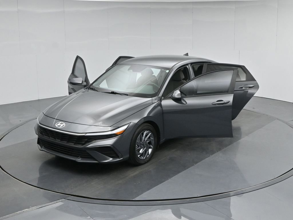 Used 2024 Hyundai Elantra SEL image 39