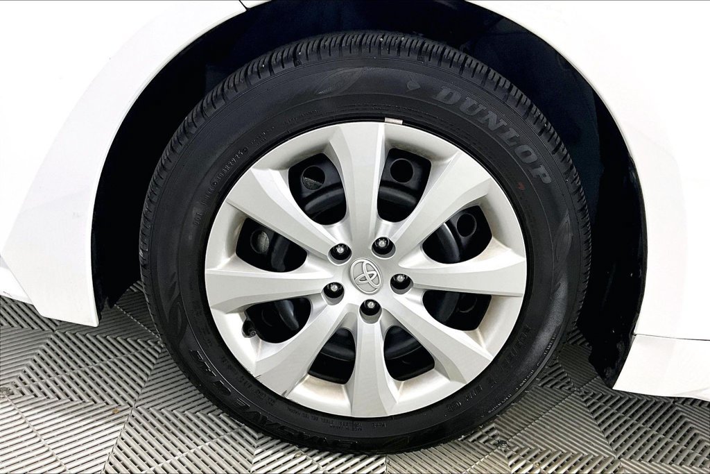 Used 2026 Toyota Corolla LE FWD image 7