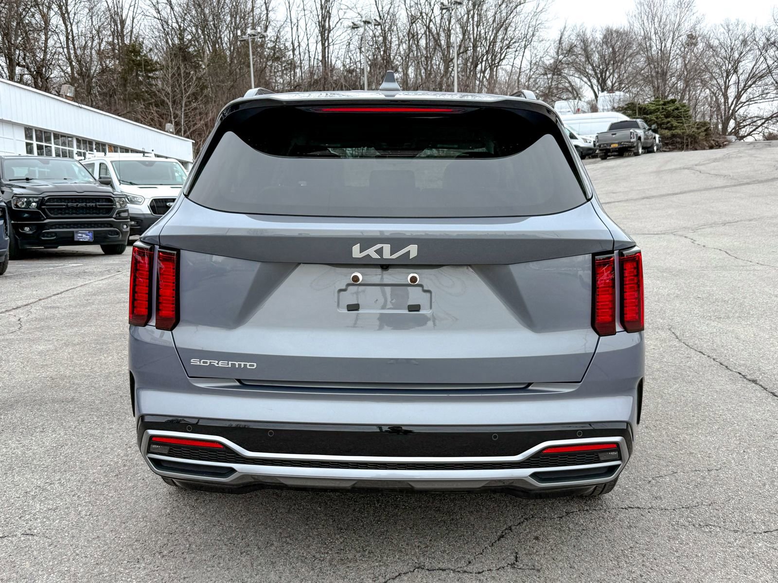 Used 2023 Kia Sorento S image 3