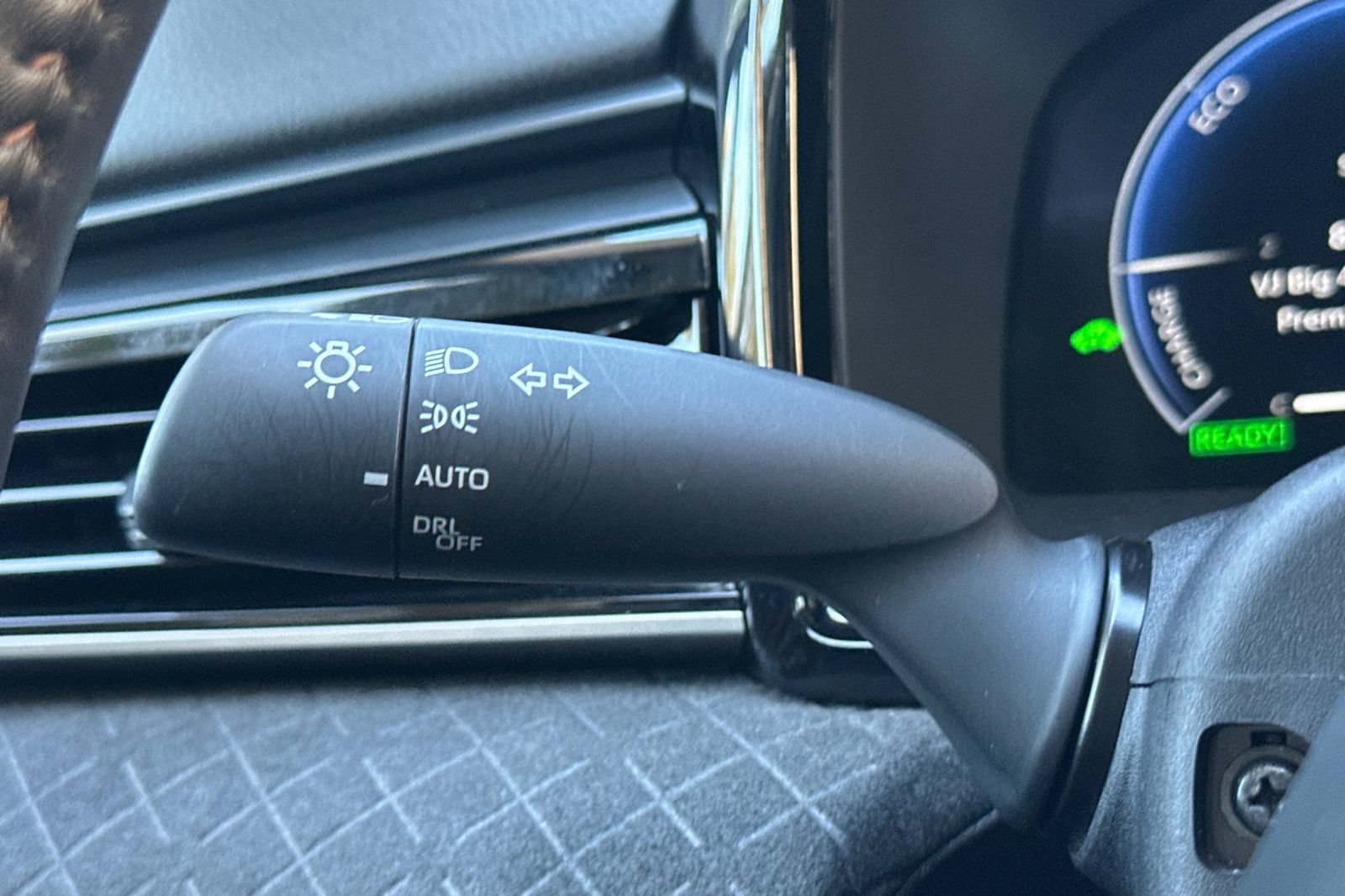 Used 2025 Toyota Camry XLE AWD/4WD image 36