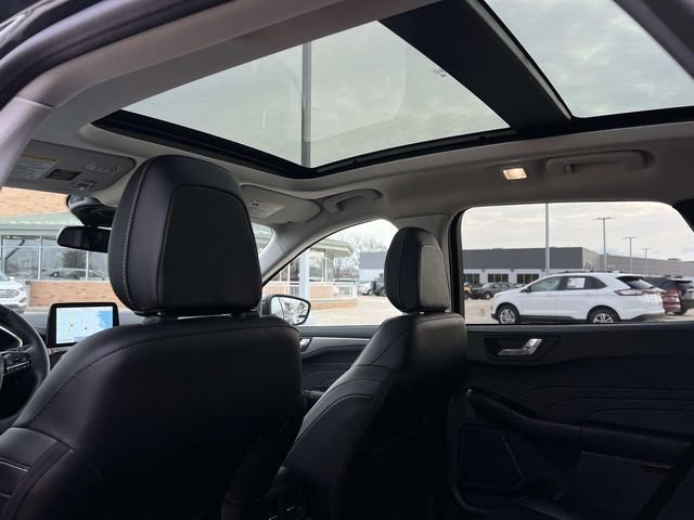 Certified 2022 Ford Escape Titanium w/ Class II Trailer Tow Package image 15