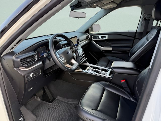 Certified 2022 Ford Explorer XLT w/ Equipment Group 202A AWD/4WD image 4