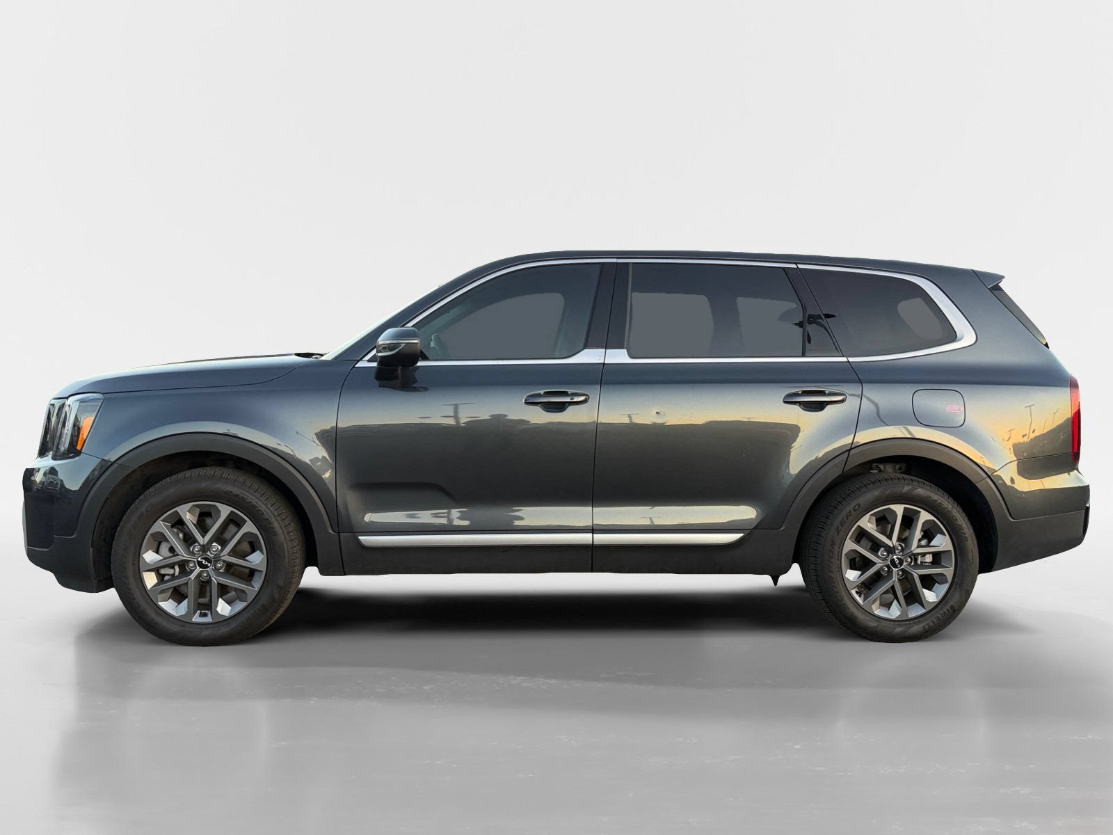 Used 2024 Kia Telluride LX FWD image 2