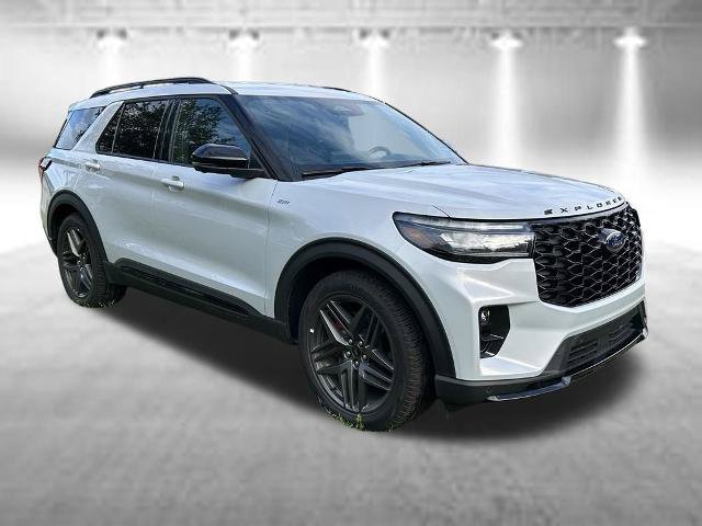Certified 2026 Ford Explorer ST-Line w/ ST-Line Street Pack RWD image 3