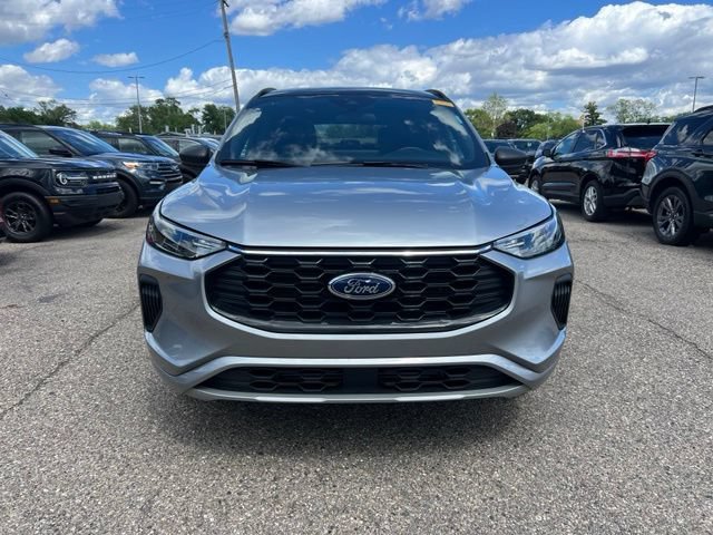 Certified 2024 Ford Escape ST-Line w/ Tech Pack #1 AWD/4WD image 2