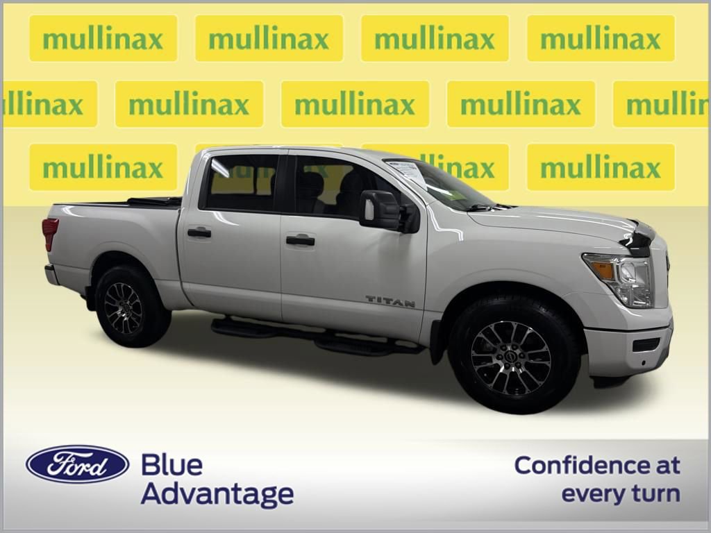 Used 2023 Nissan Titan SV w/ SV Convenience Package image 2