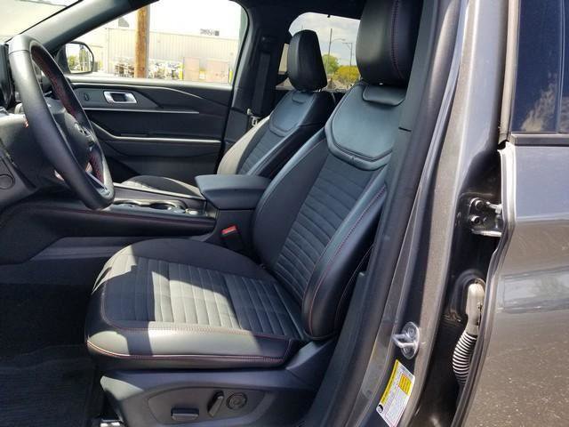 Certified 2025 Ford Explorer ST-Line w/ Premium Package AWD/4WD image 12