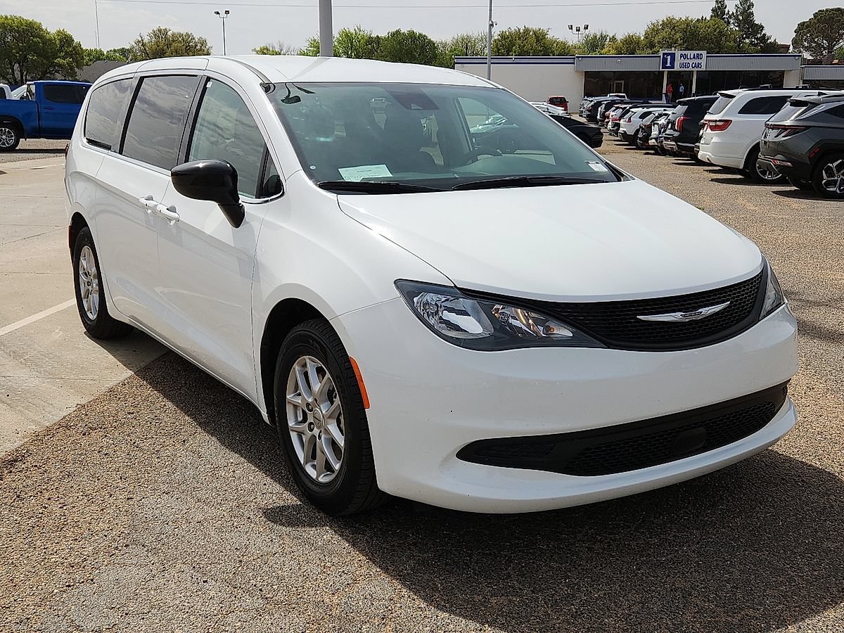 Used 2024 Chrysler Voyager LX FWD image 4