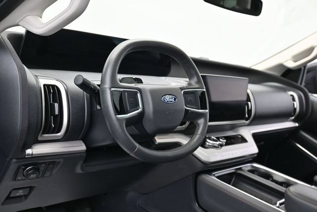 Certified 2025 Ford Expedition Active AWD/4WD image 16
