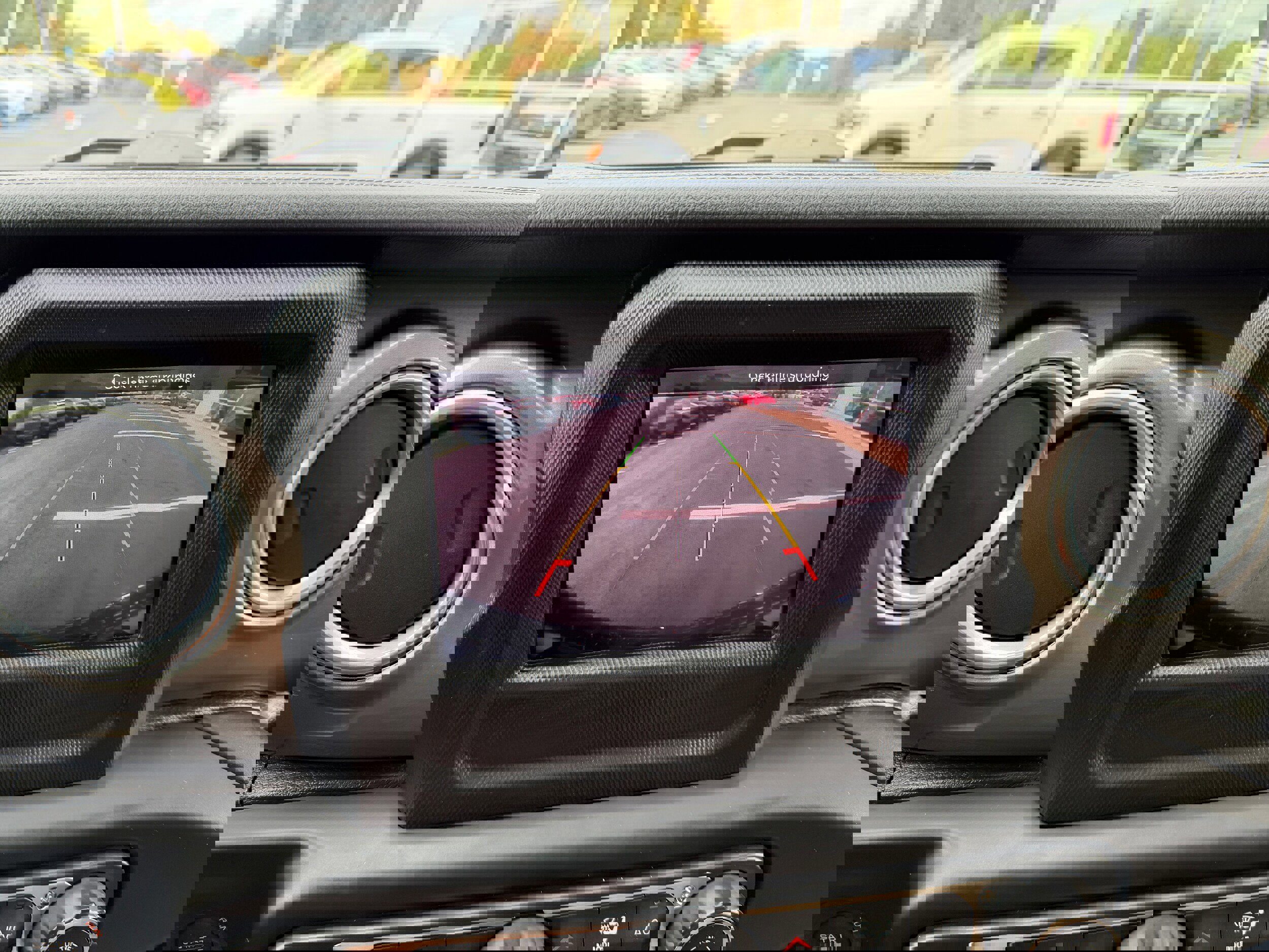 Used 2018 Jeep Wrangler Unlimited Sahara w/ Safety Group image 15