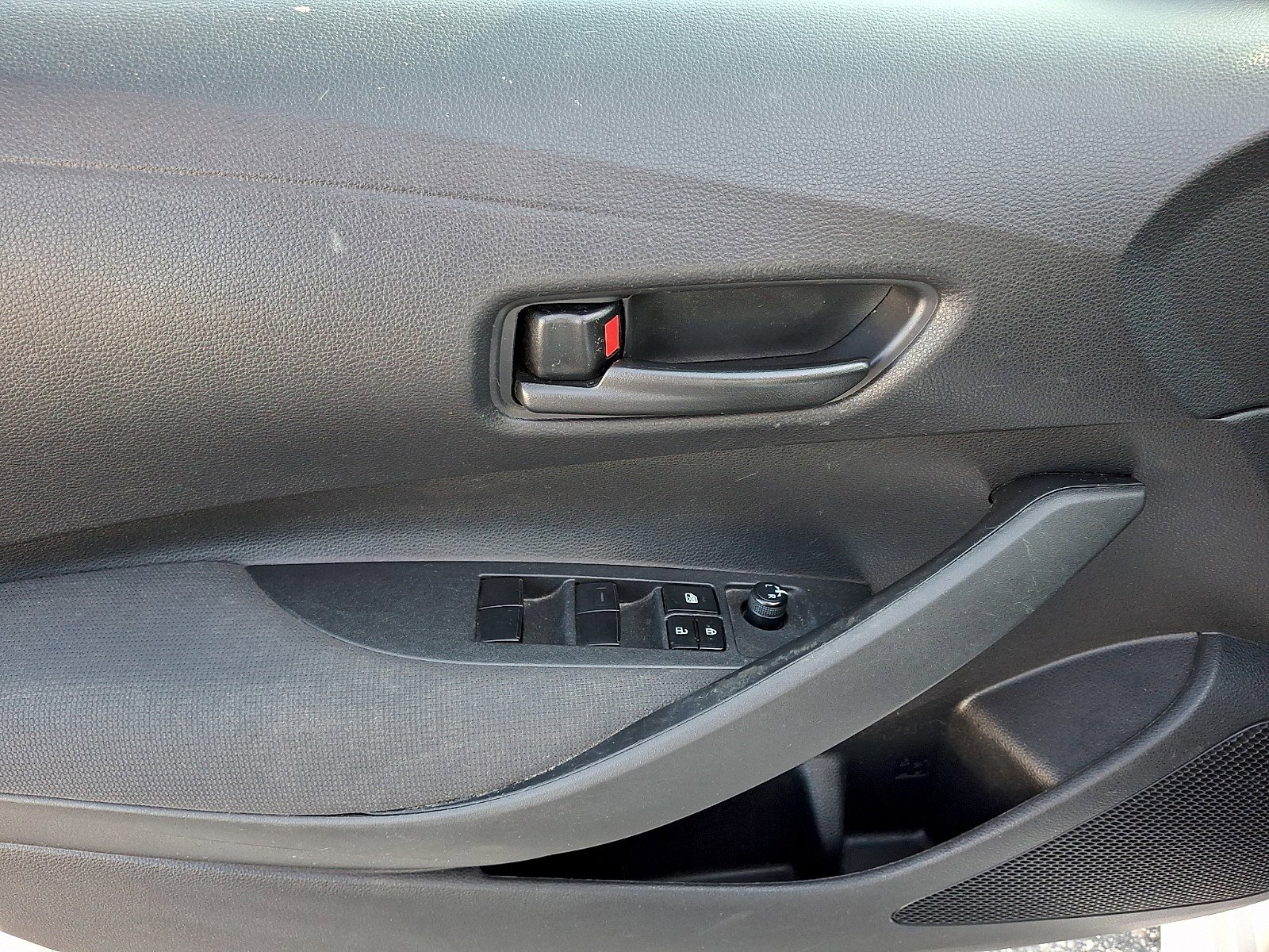 Used 2022 Toyota Corolla LE FWD image 11