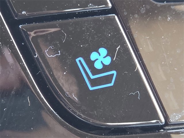 Certified 2022 Ford Explorer Platinum w/ Equipment Group 601A image 12