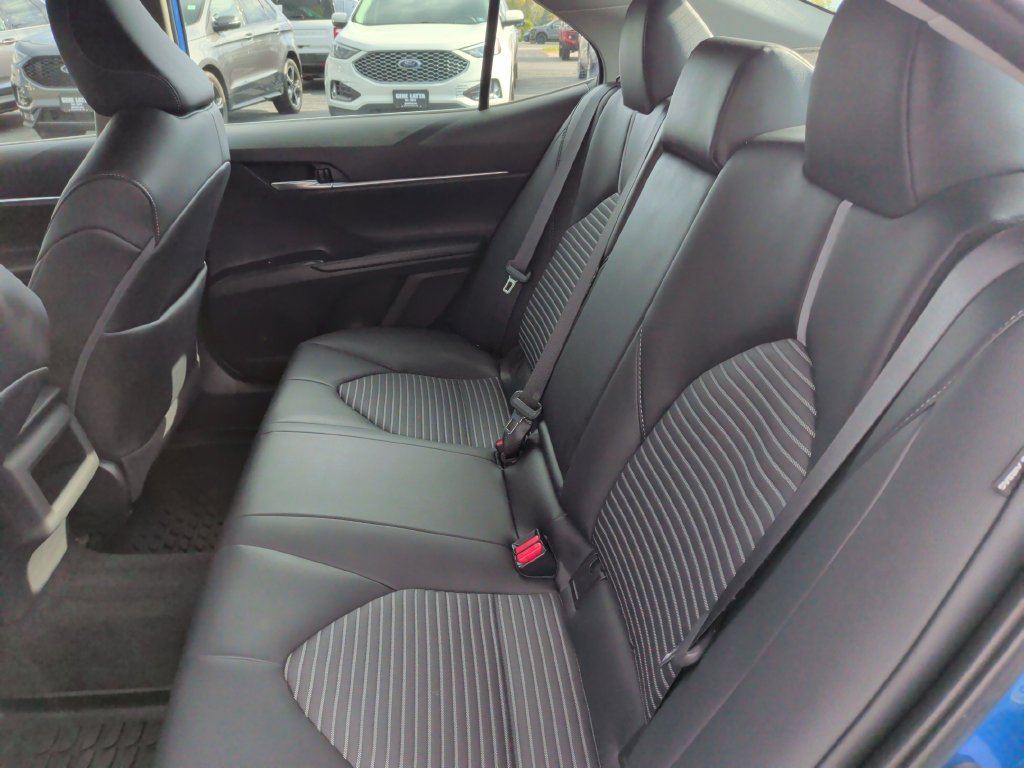Used 2020 Toyota Camry SE FWD image 11