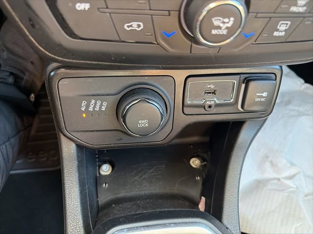 Used 2023 Jeep Renegade Latitude image 20