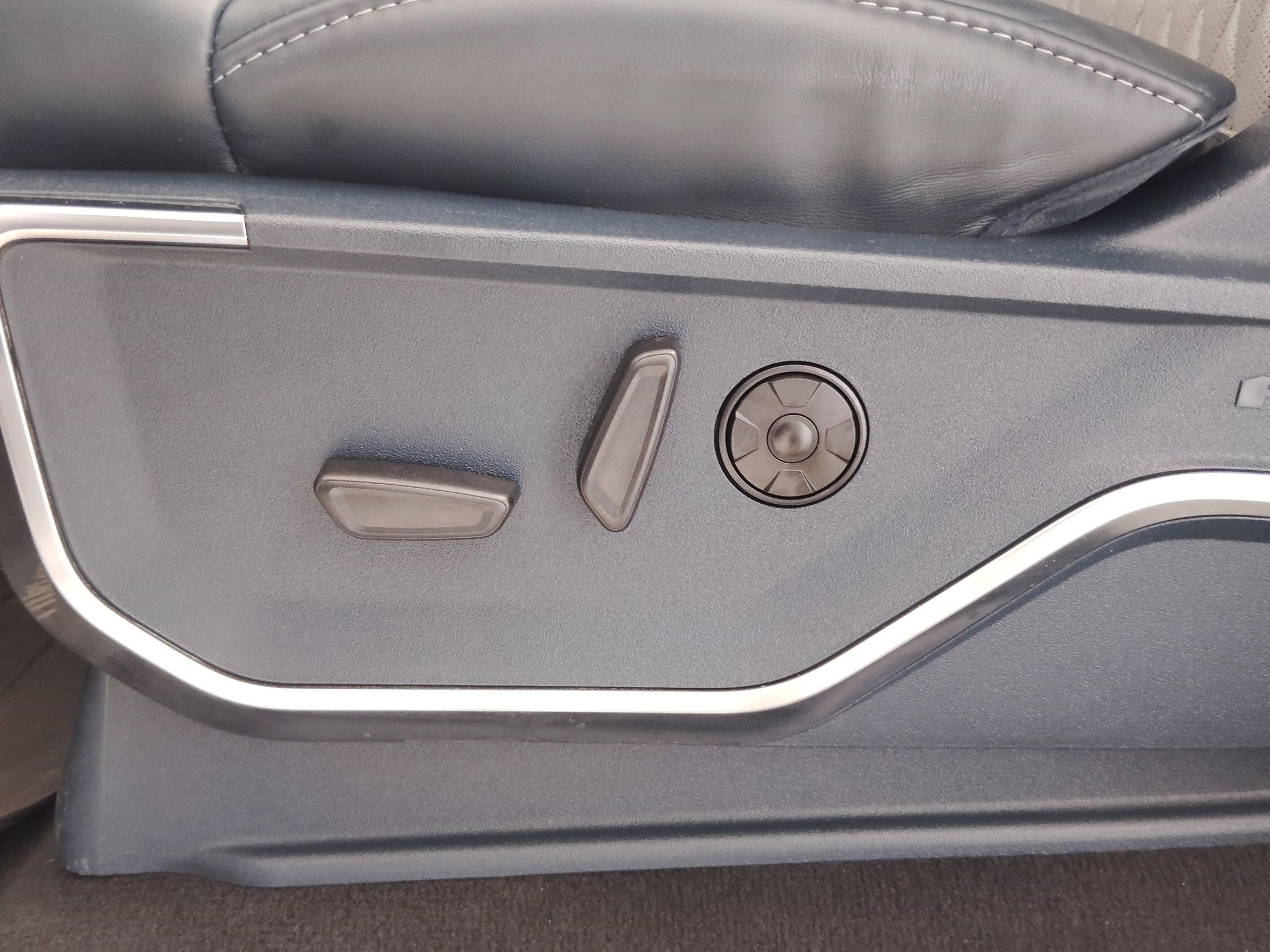 Certified 2024 Ford F250 Limited w/ FX4 Off-Road Package image 11