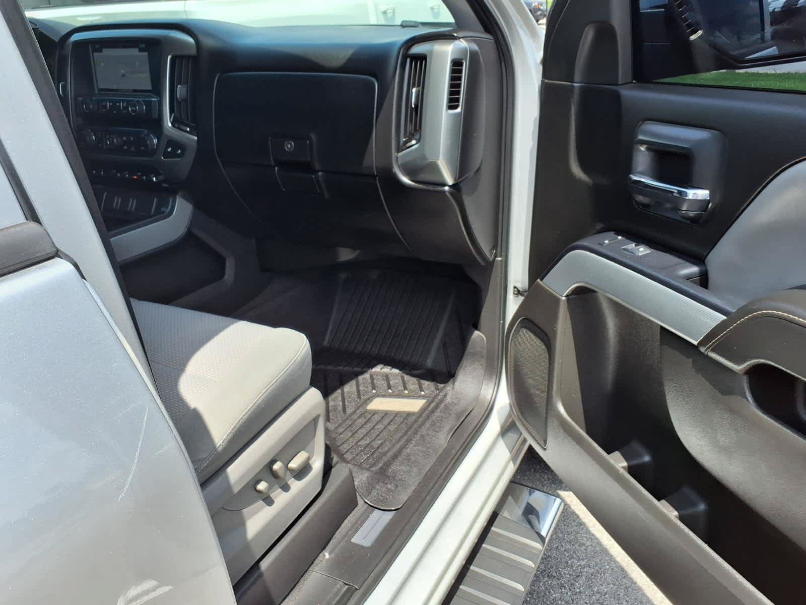 Used 2018 Chevrolet Silverado 1500 LT w/ All Star Edition AWD/4WD image 26