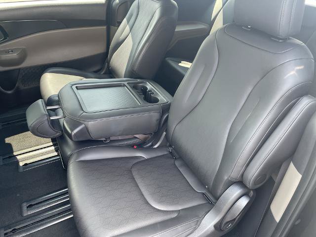 Used 2026 Kia Carnival FWD image 16