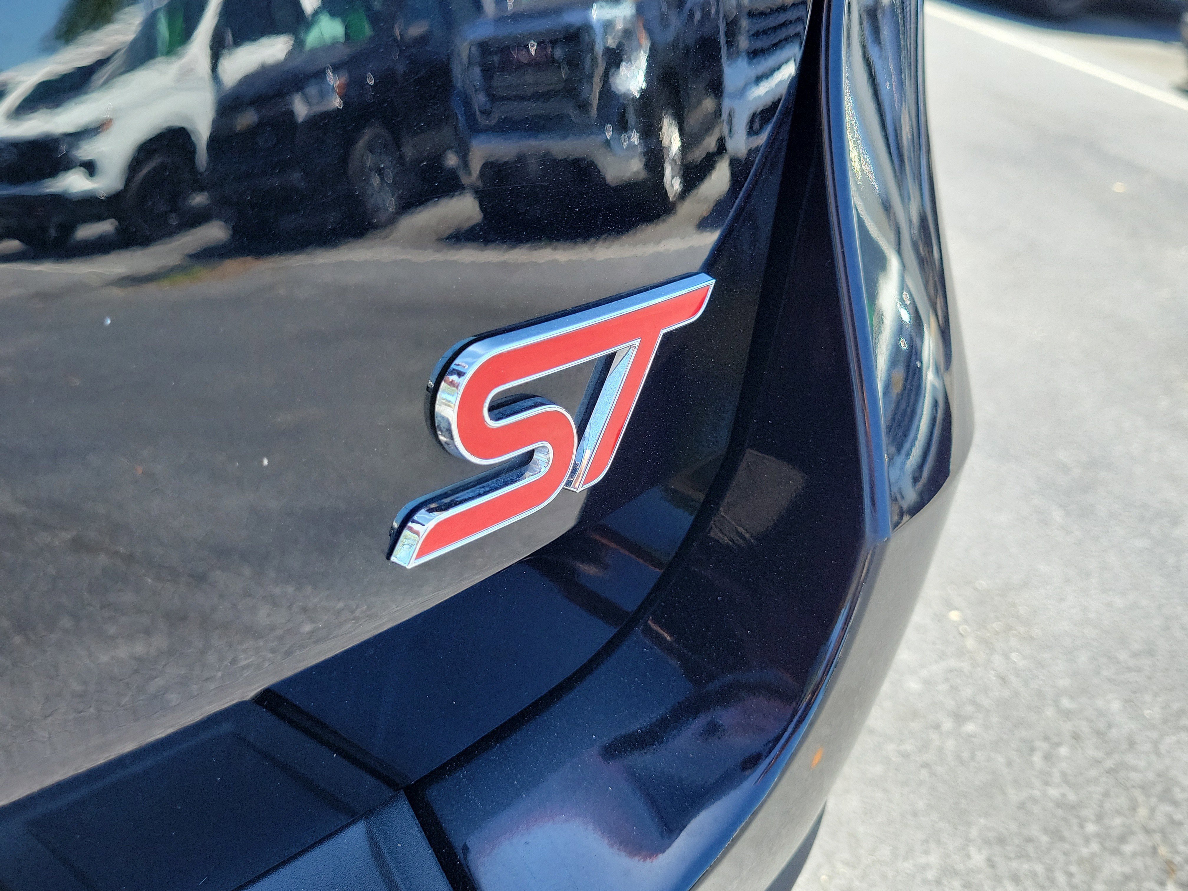 Certified 2023 Ford Explorer ST w/ Equipment Group 401A image 9