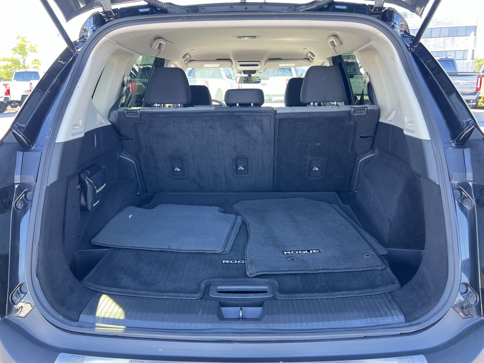 Used 2023 Nissan Rogue SV AWD/4WD image 24