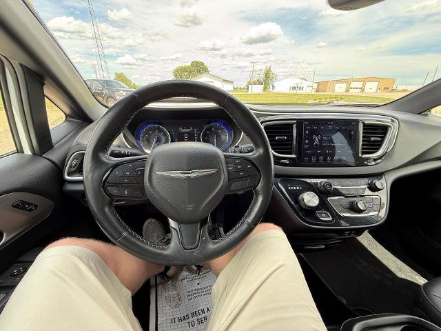 Used 2020 Chrysler Pacifica Touring-L AWD/4WD image 19