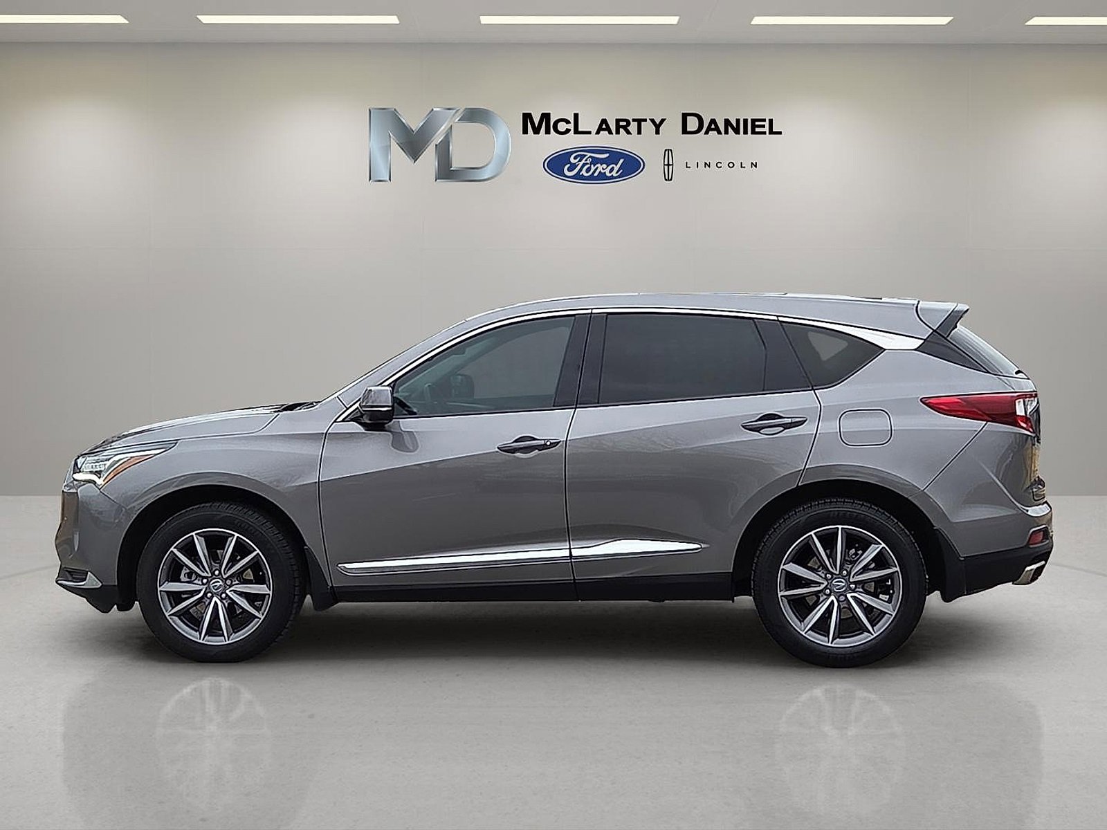 Used 2023 Acura RDX w/ Technology Package image 3