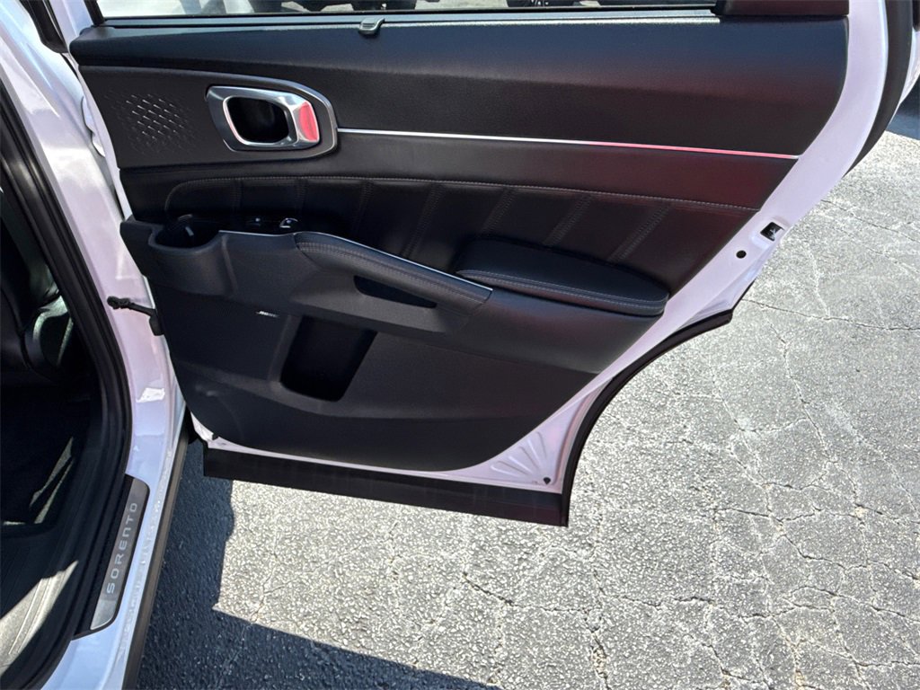 Used 2023 Kia Sorento SX image 16