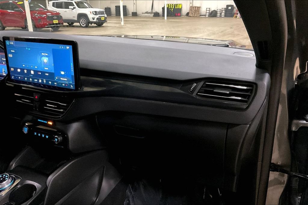 Certified 2025 Ford Escape ST-Line Elite AWD/4WD image 15