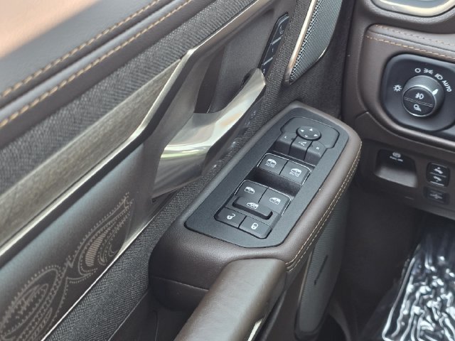 Used 2025 RAM 1500 Limited AWD/4WD image 18
